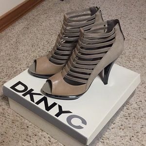 DKNYC peep toe sandal heel